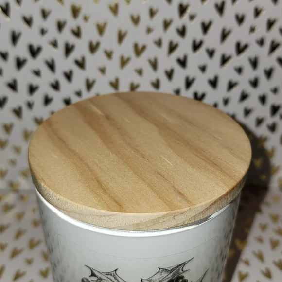 Brand New Scentsational Holly Berries Candle - Picture 3 of 6